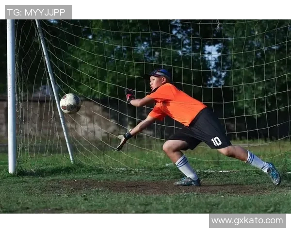 足球场上那些让人目不转睛的帅气球星背后的故事与魅力揭秘